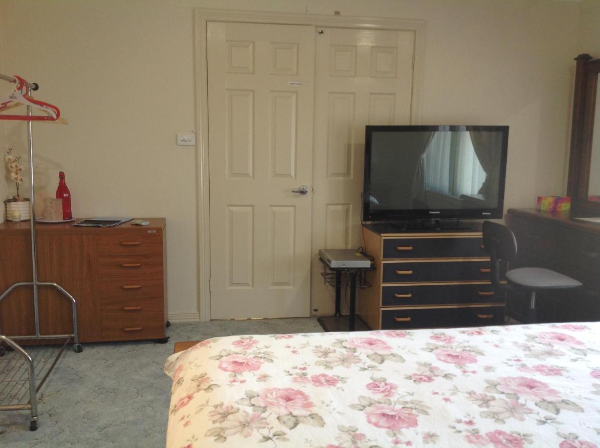 A Home Away From Home แคนเบอร์รา ภายนอก รูปภาพ