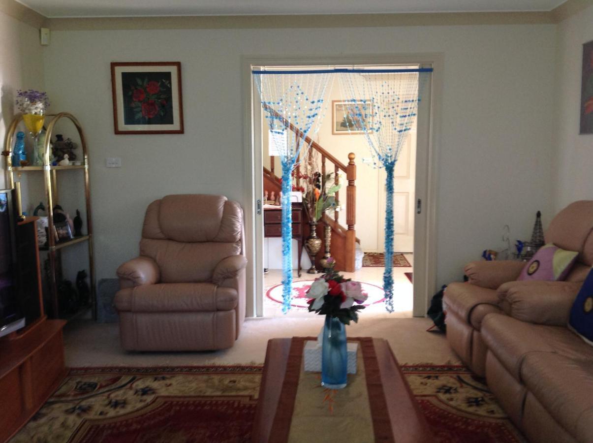 A Home Away From Home แคนเบอร์รา ภายนอก รูปภาพ