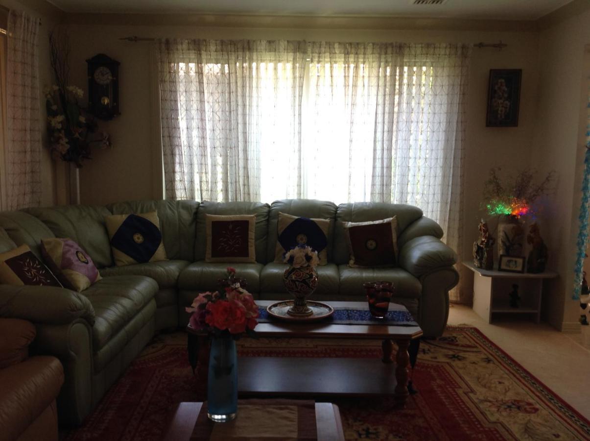 A Home Away From Home แคนเบอร์รา ภายนอก รูปภาพ